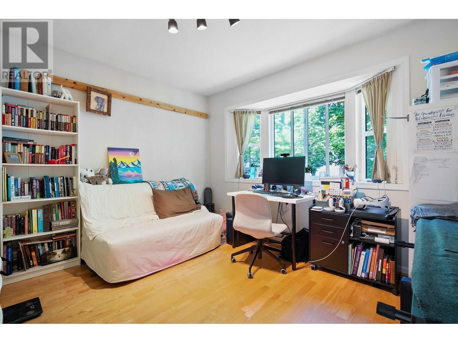 4988 SHERBROOKE STREET Image 23