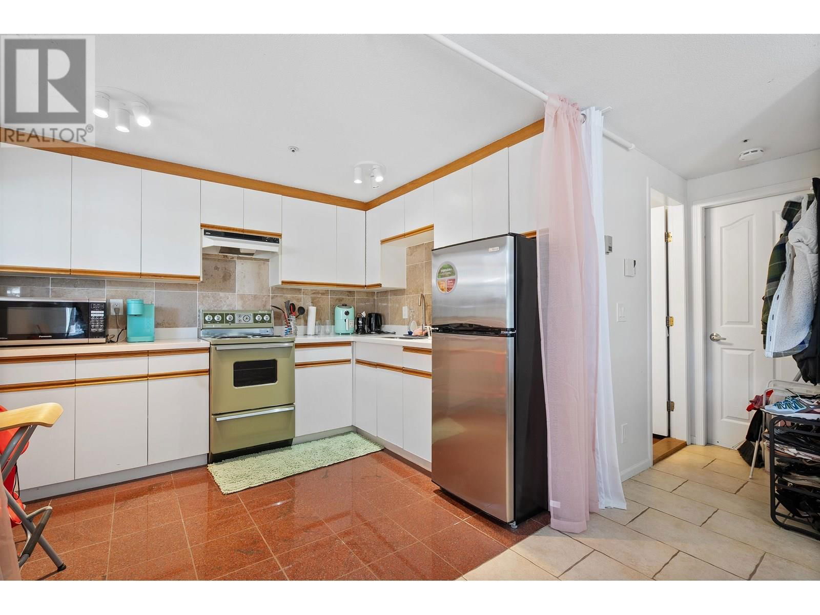 4988 SHERBROOKE STREET Image 27