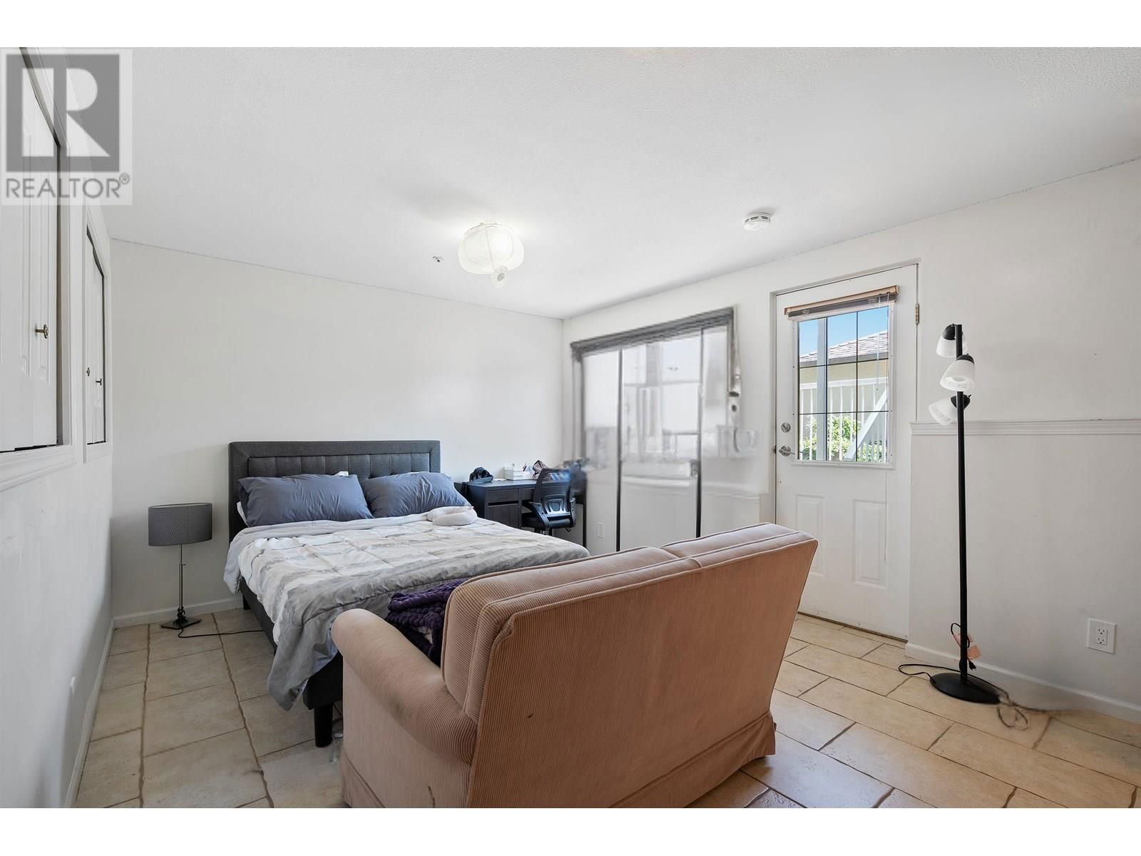 4988 SHERBROOKE STREET Image 29