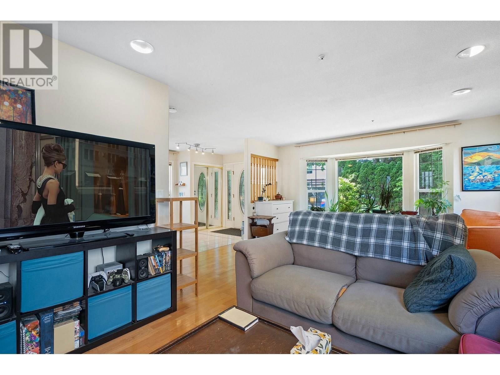 4988 SHERBROOKE STREET Image 8