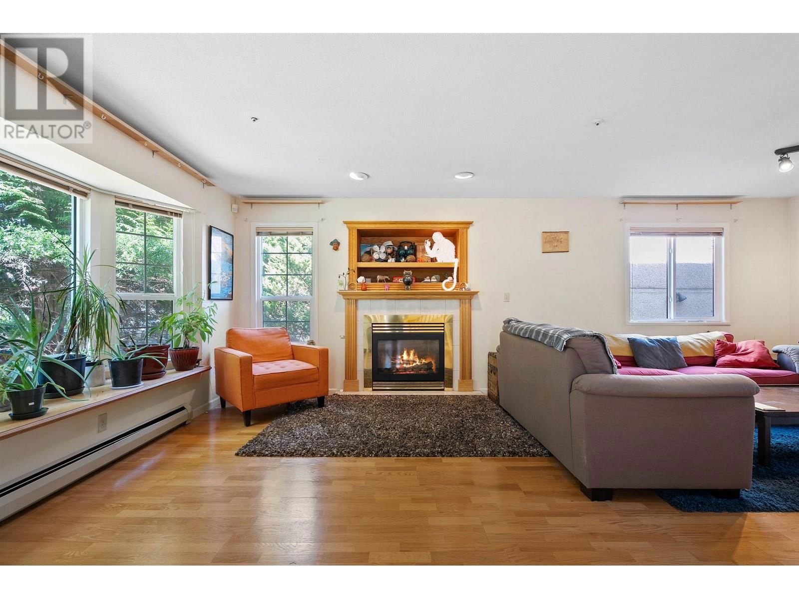 4988 SHERBROOKE STREET Image 9