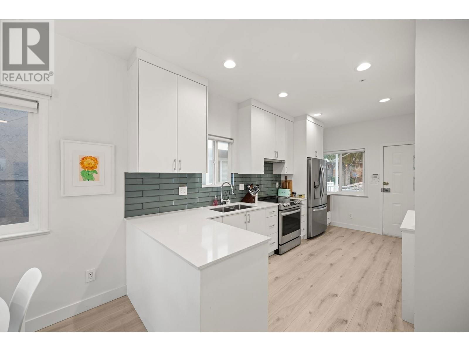 5260 ST. CATHERINES STREET Image 10