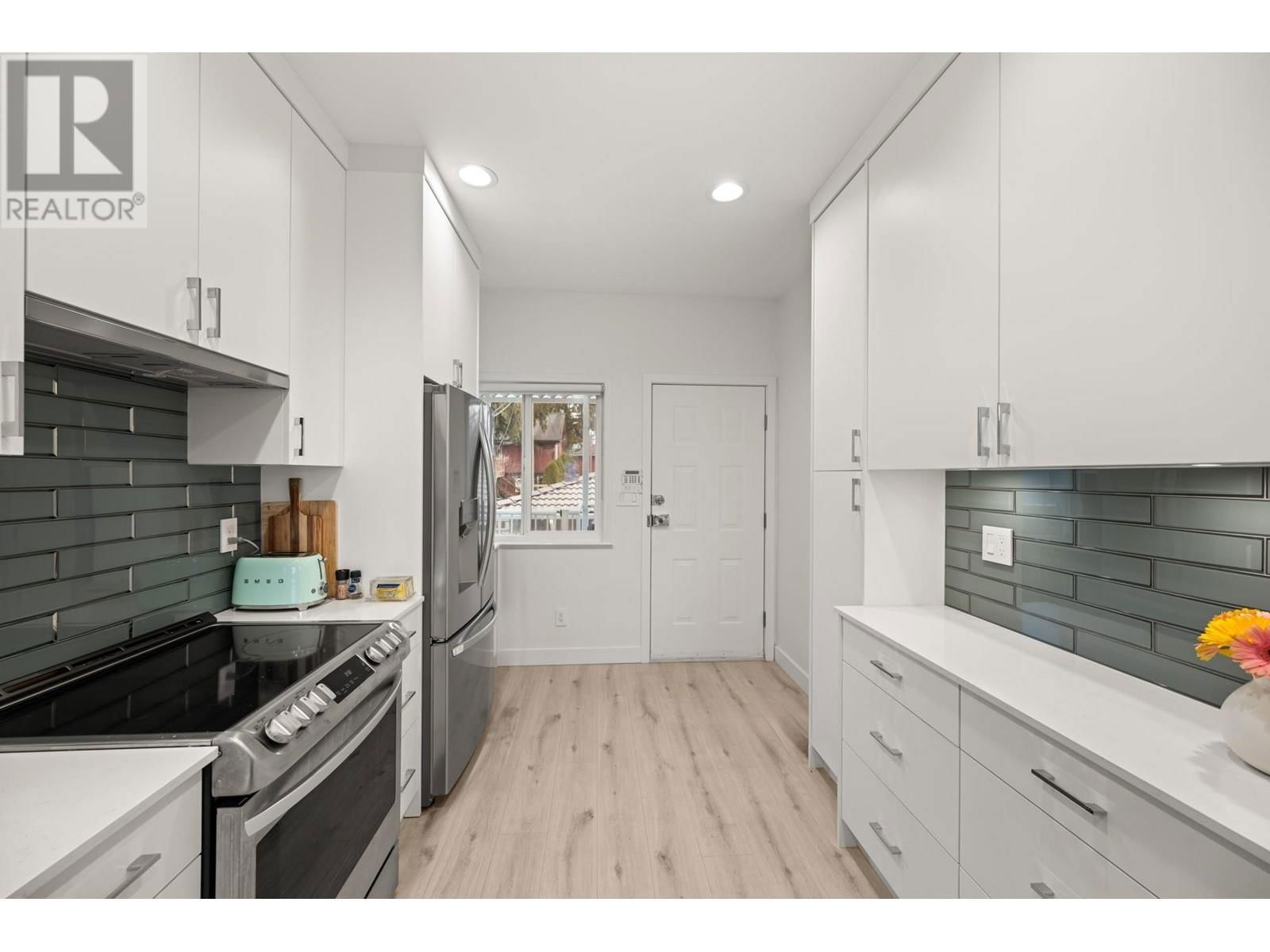5260 ST. CATHERINES STREET Image 12