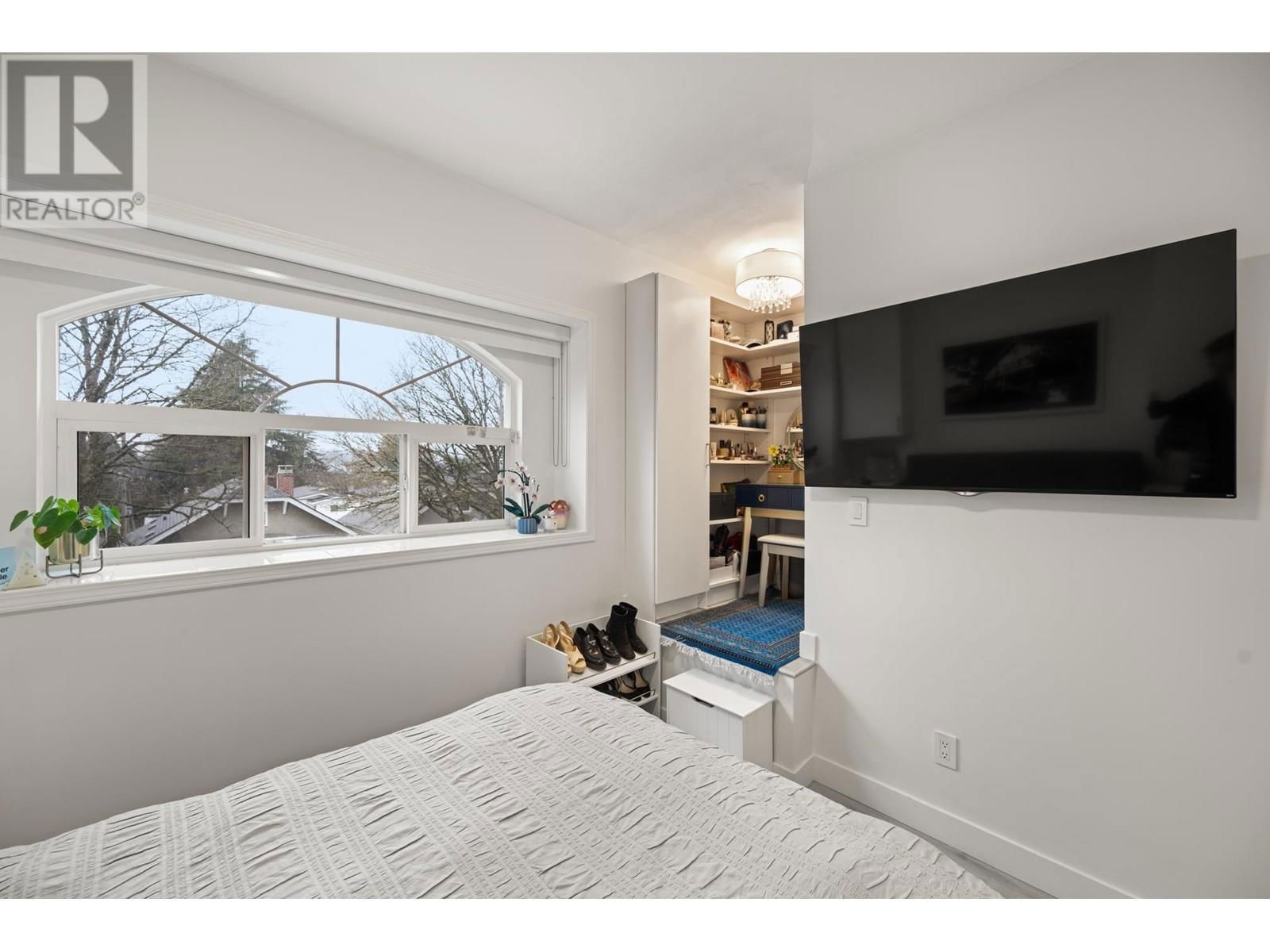 5260 ST. CATHERINES STREET Image 18
