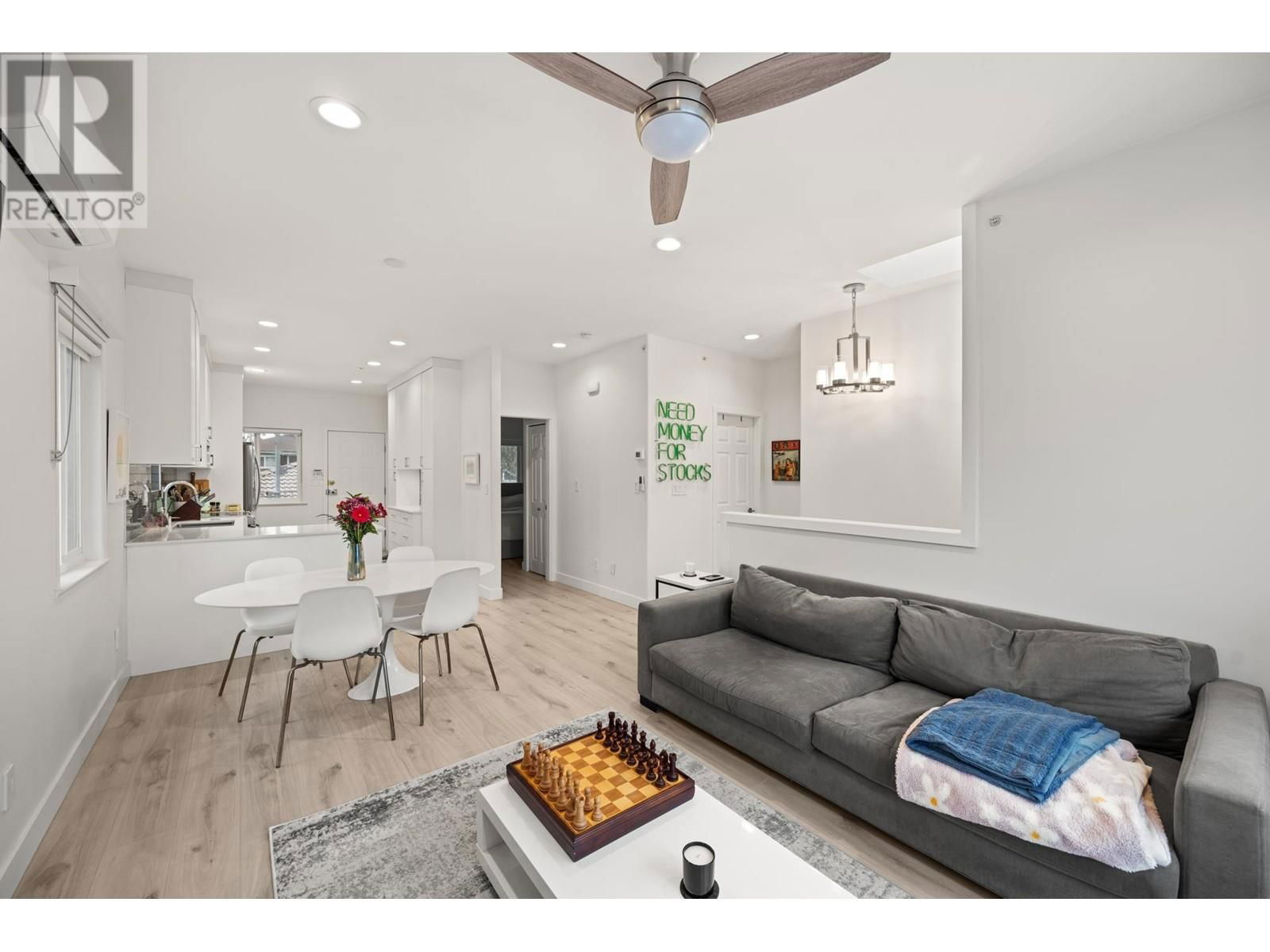 5260 ST. CATHERINES STREET Image 6