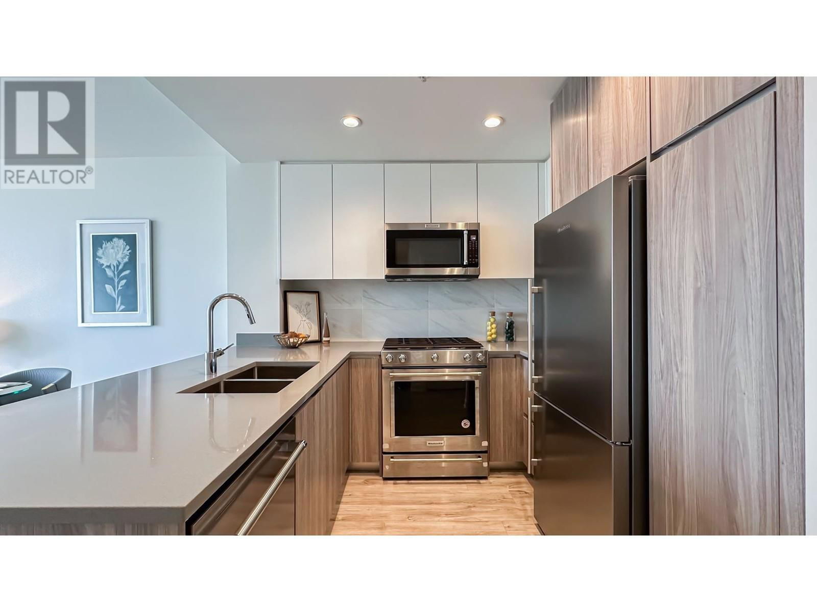 1003 - 8940 UNIVERSITY CRESCENT Image 11