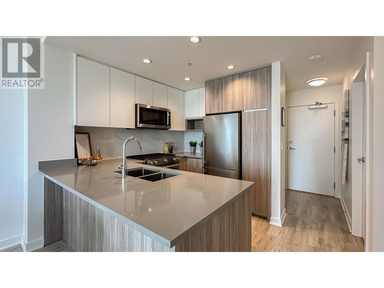 1003 - 8940 UNIVERSITY CRESCENT Image 12