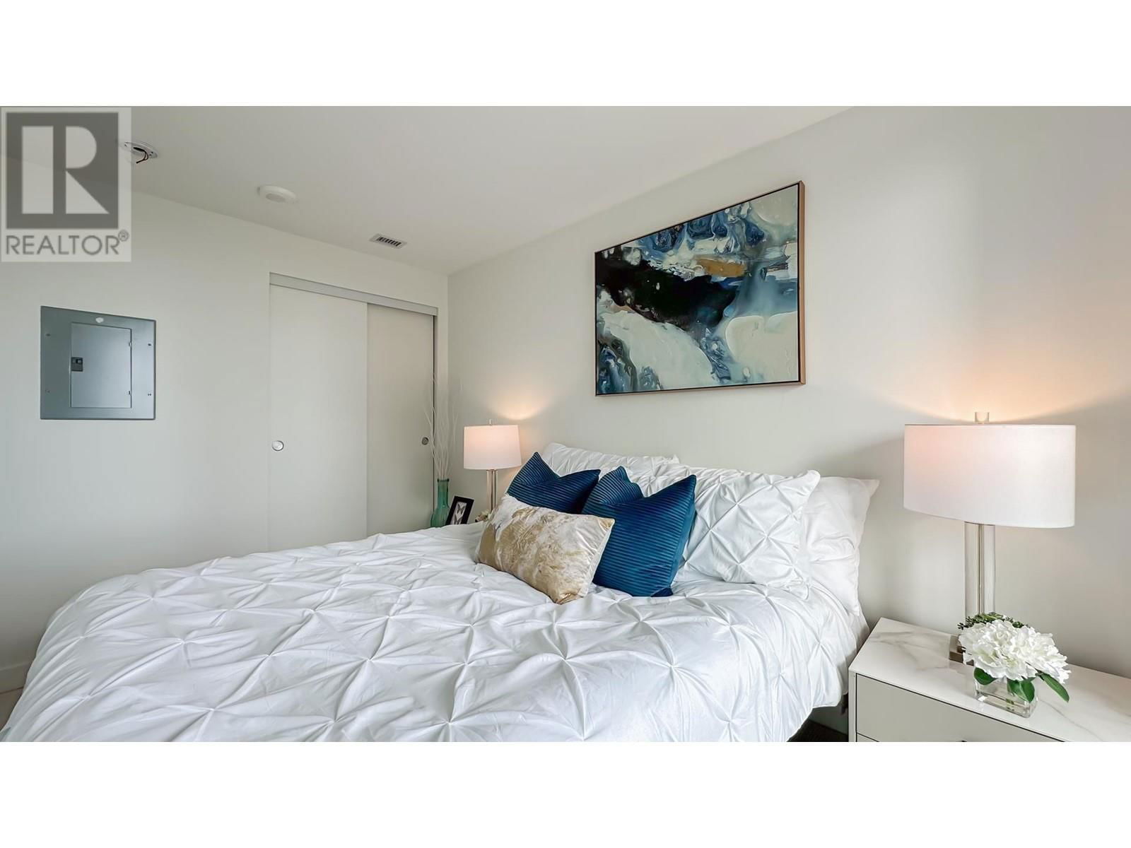 1003 - 8940 UNIVERSITY CRESCENT Image 21