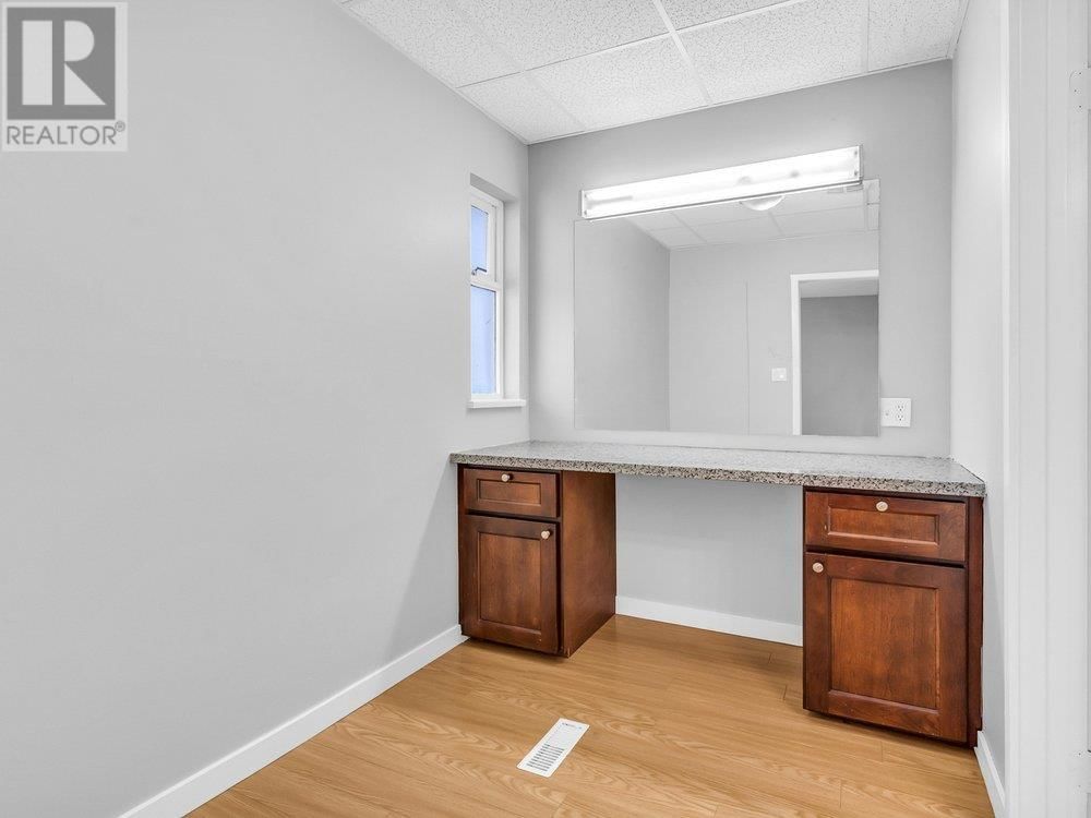 1751 KING EDWARD AVENUE Image 18