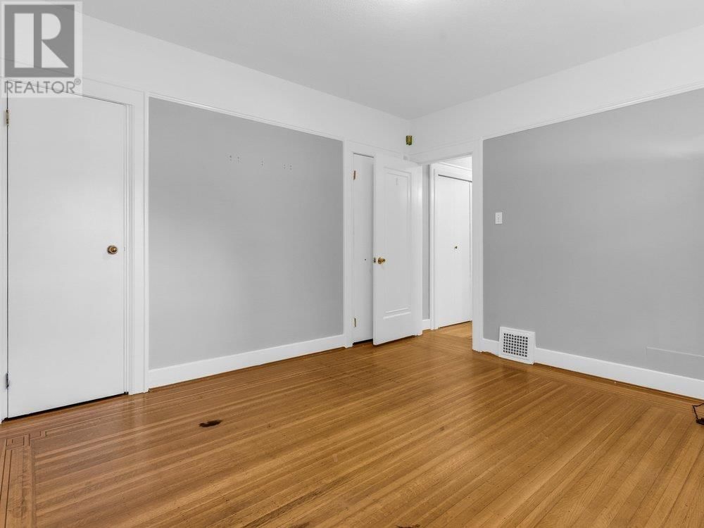 1751 KING EDWARD AVENUE Image 21