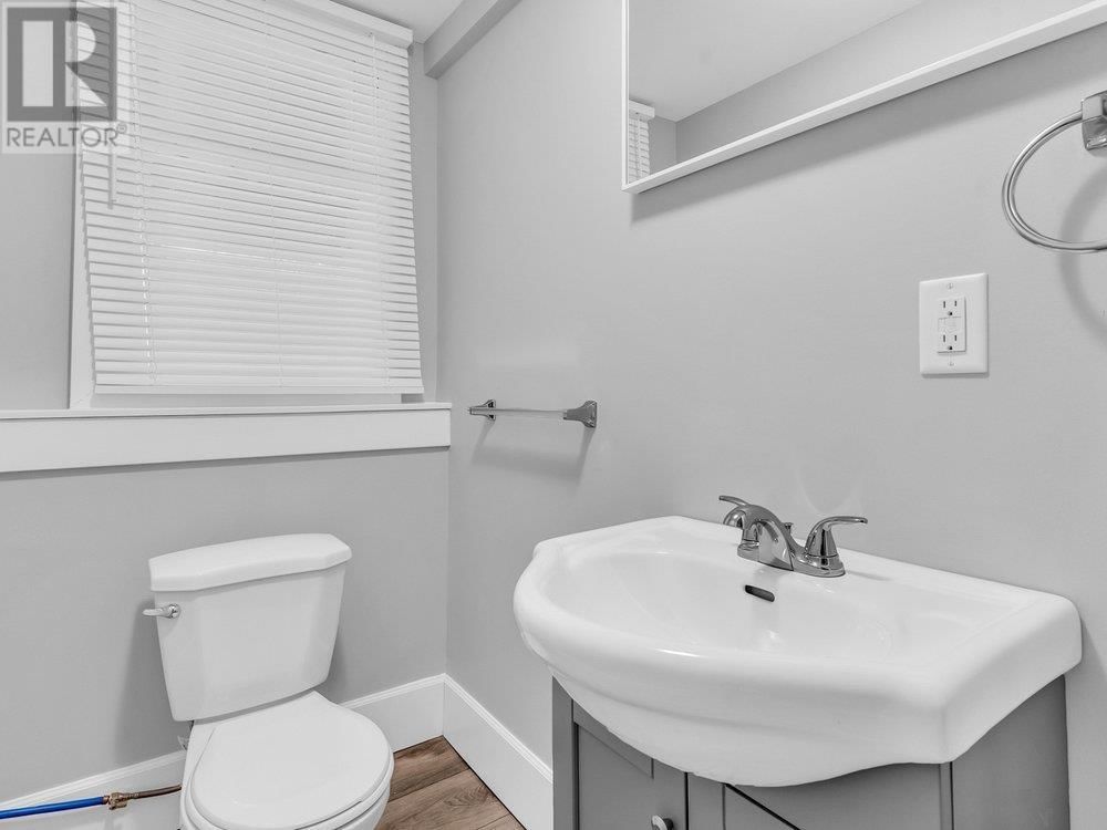1751 KING EDWARD AVENUE Image 24