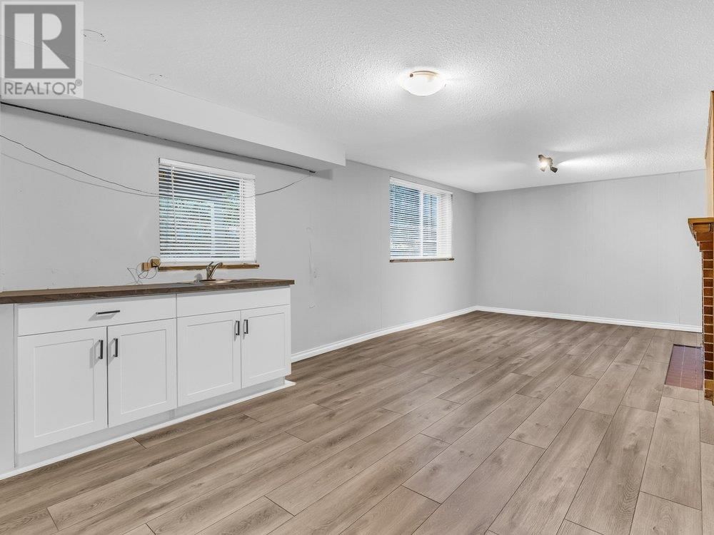 1751 KING EDWARD AVENUE Image 26