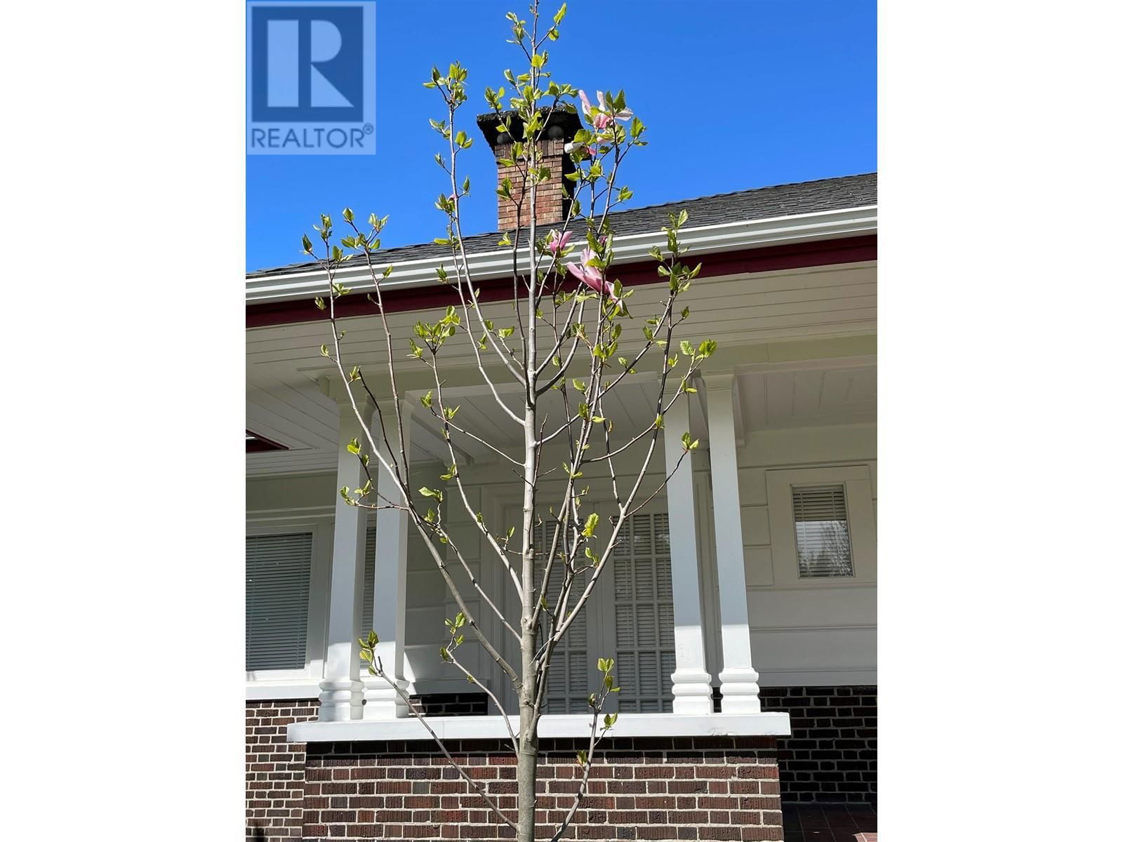 1751 KING EDWARD AVENUE Image 28