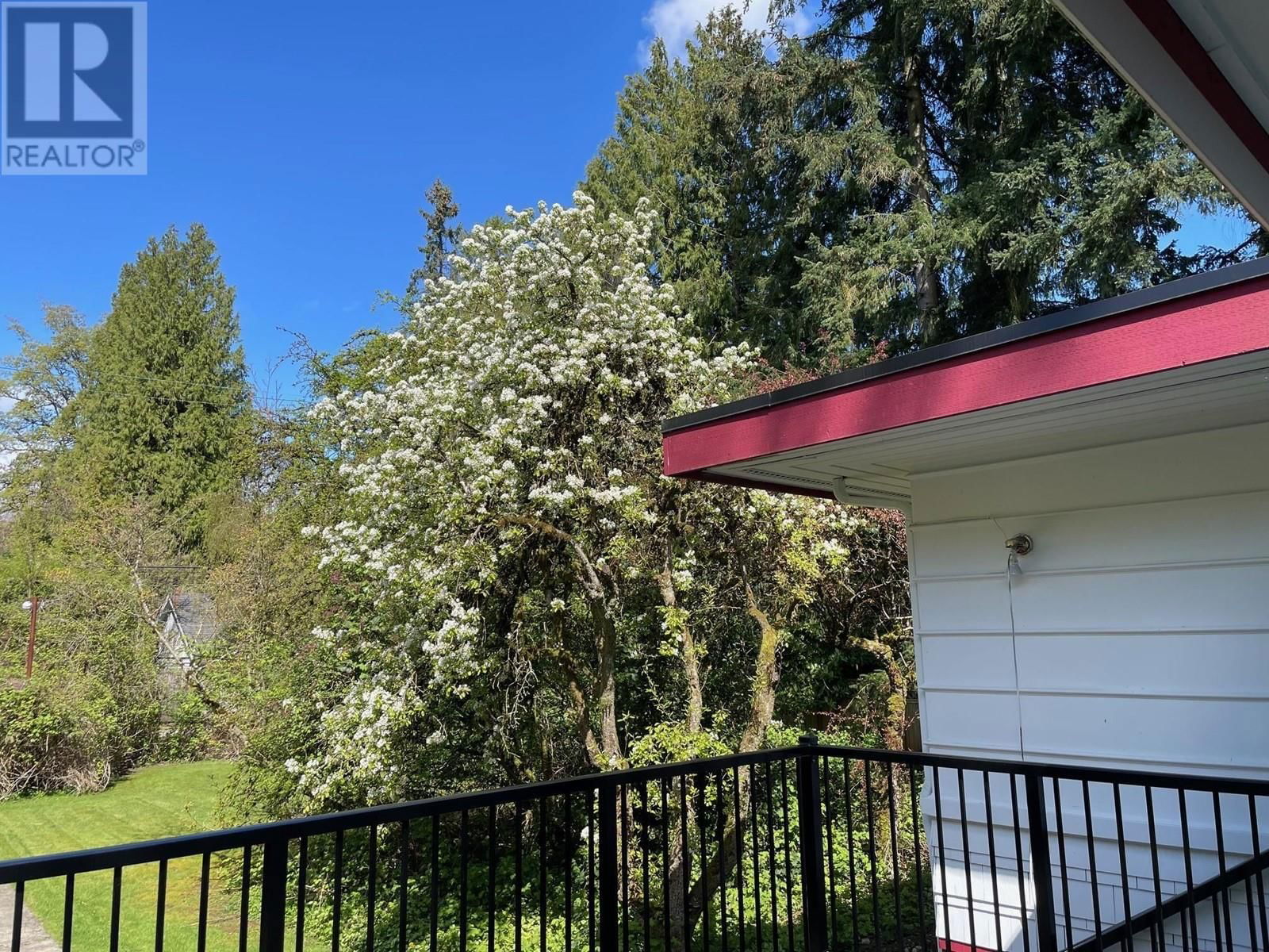 1751 KING EDWARD AVENUE Image 29
