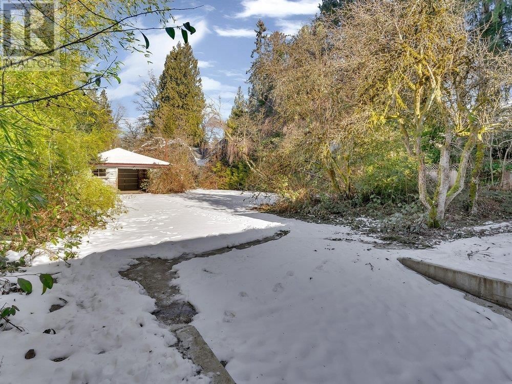 1751 KING EDWARD AVENUE Image 32