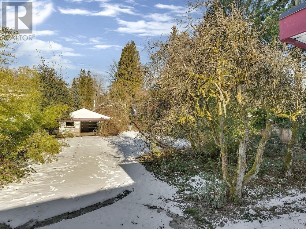 1751 KING EDWARD AVENUE Image 35