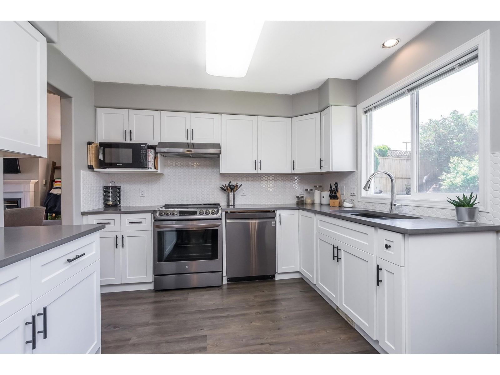 5657 KATHLEEN DRIVE Image 11