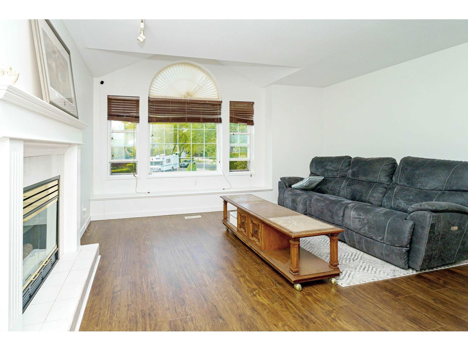 27269 32B Image 18