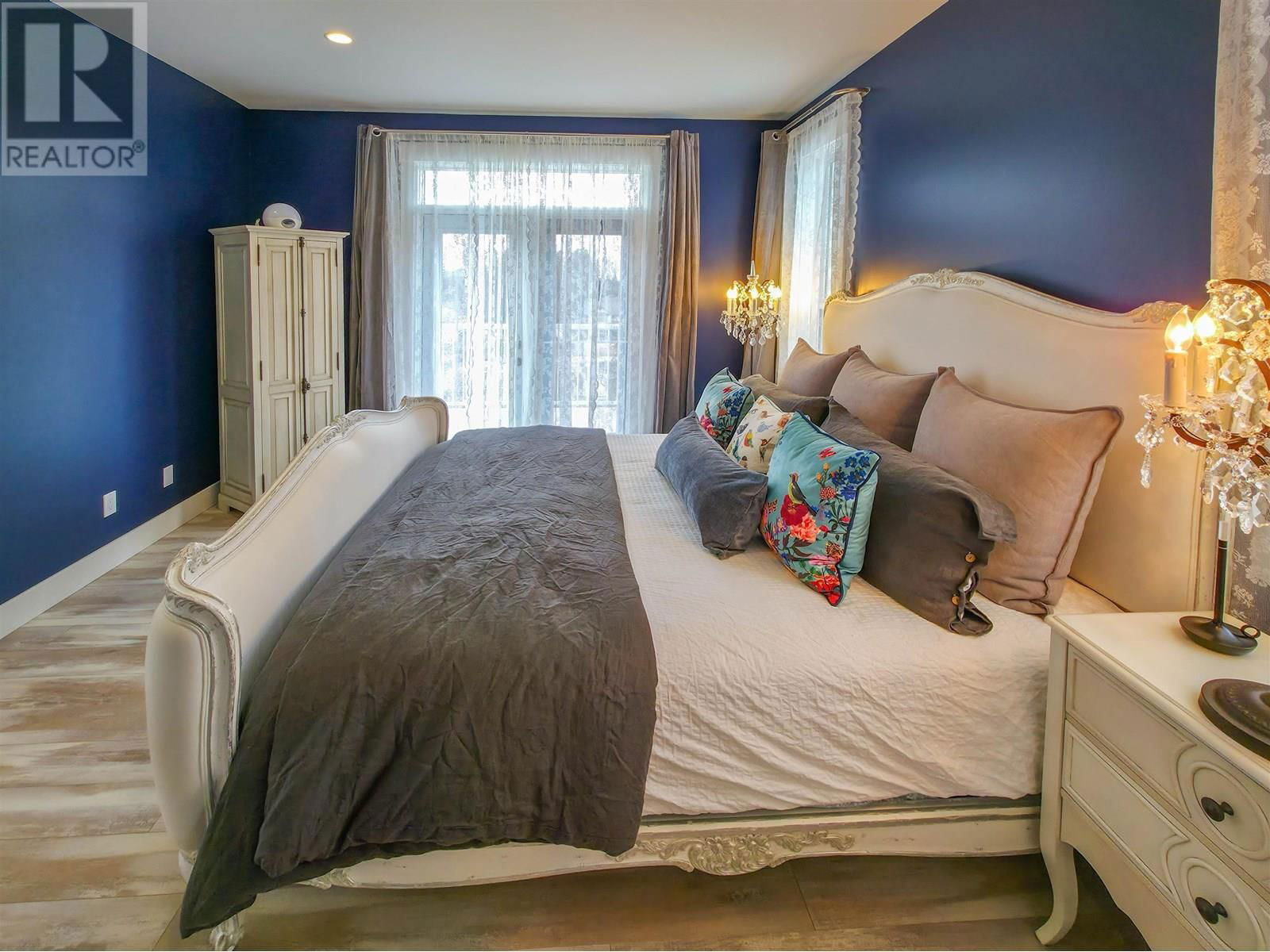1494 CHESTNUT STREET Image 18