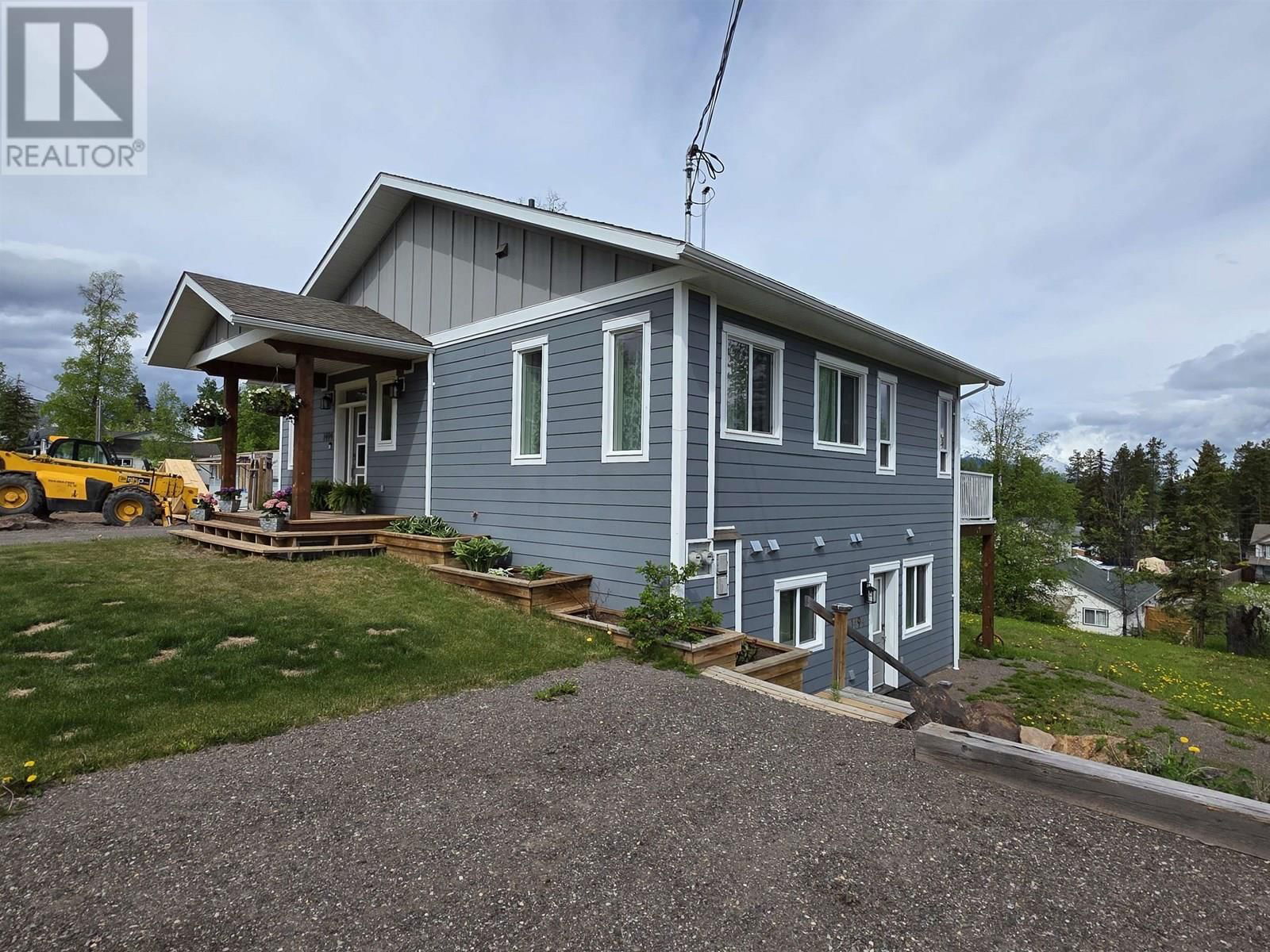 1494 CHESTNUT STREET Image 2
