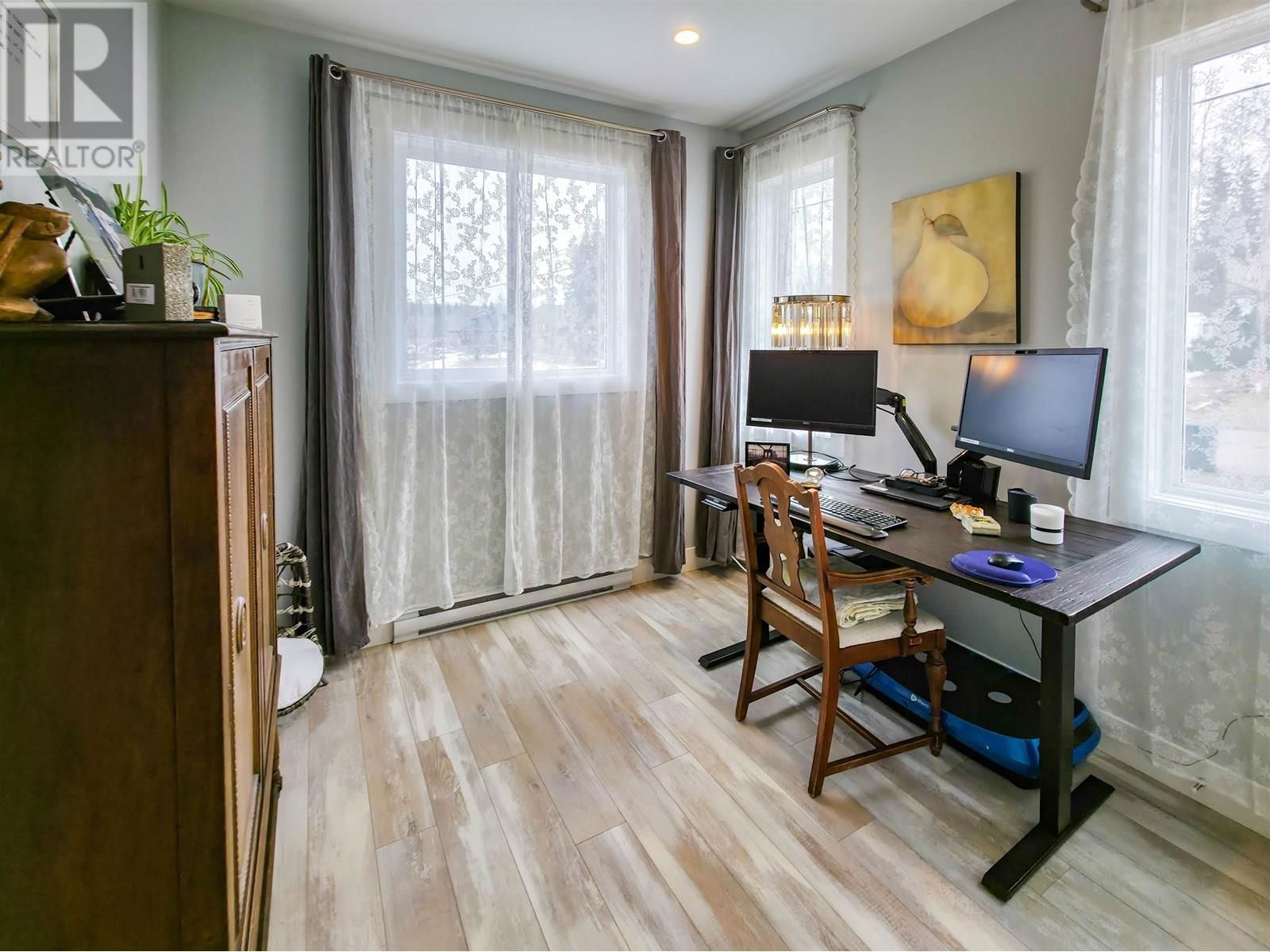 1494 CHESTNUT STREET Image 21
