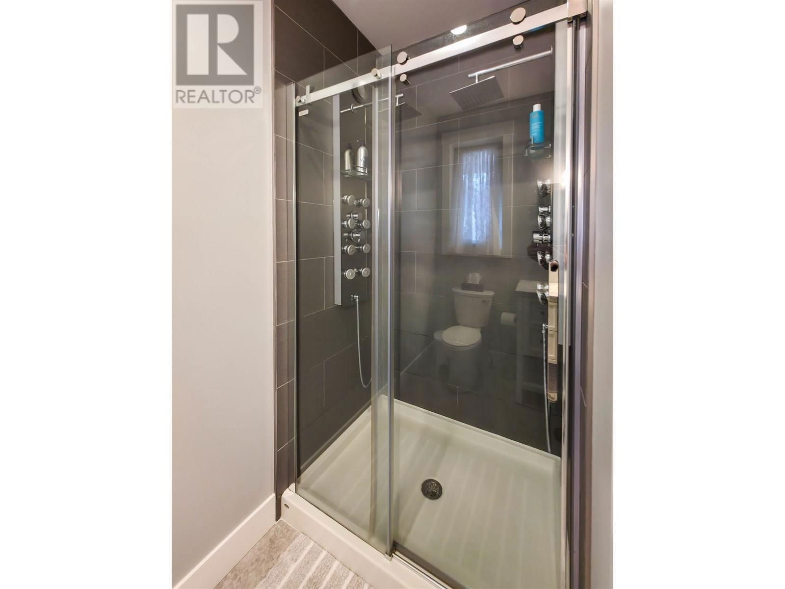 1494 CHESTNUT STREET Image 23
