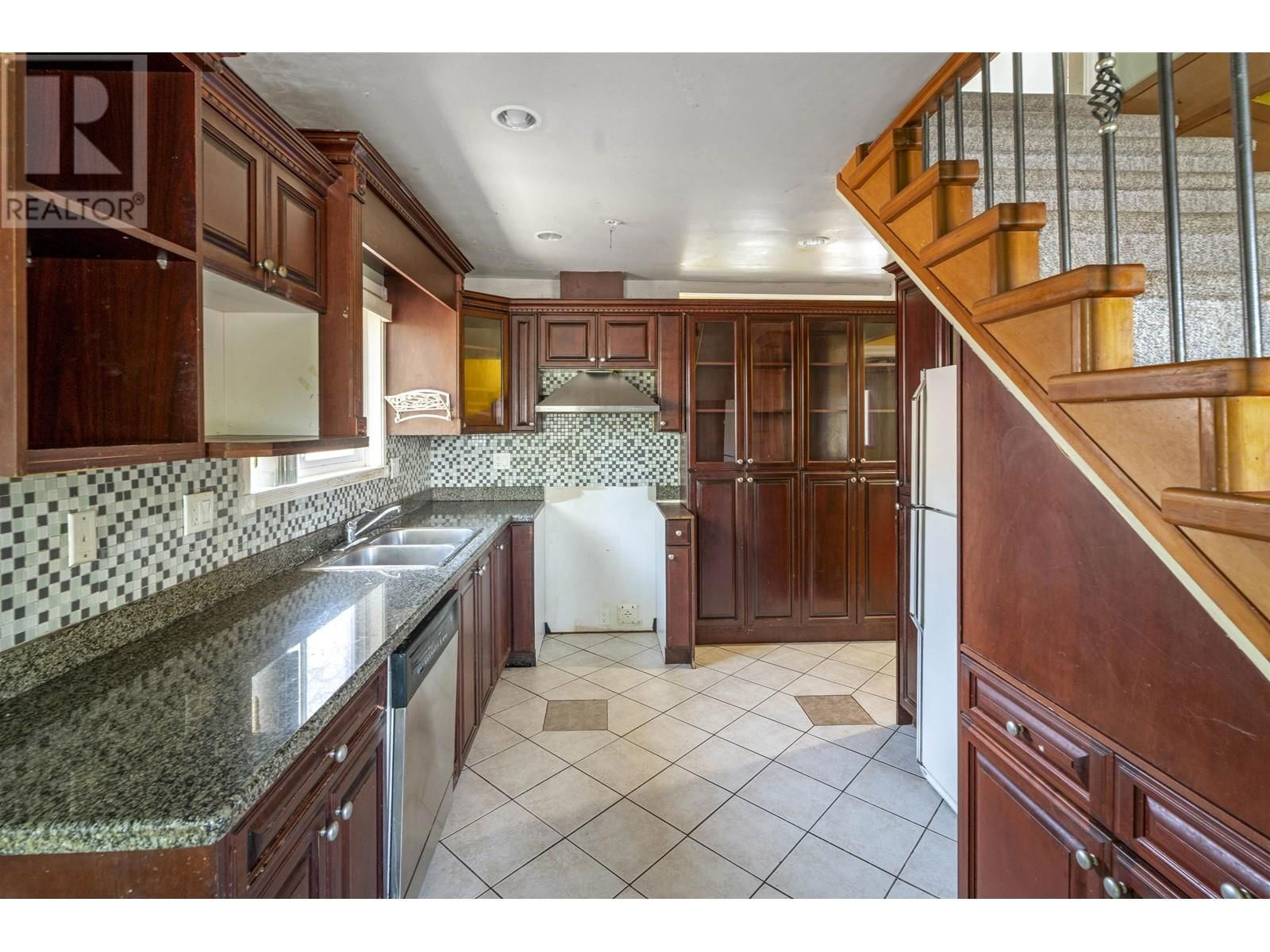 743 DURWARD AVENUE Image 12