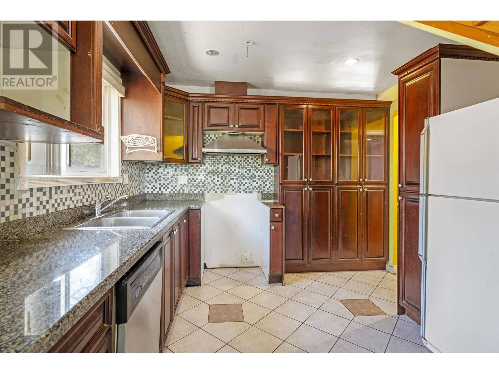 743 DURWARD AVENUE Image 14