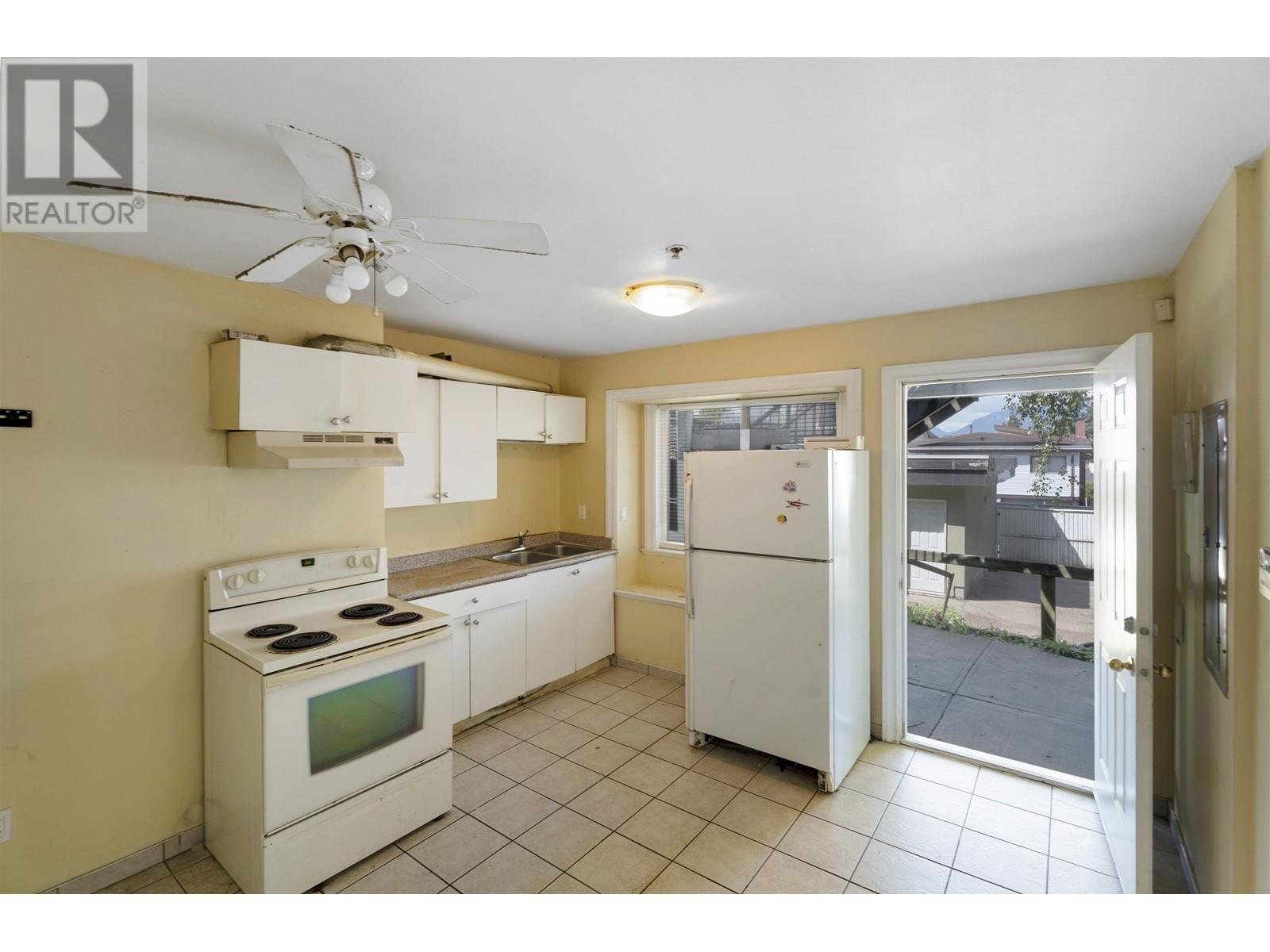 743 DURWARD AVENUE Image 31