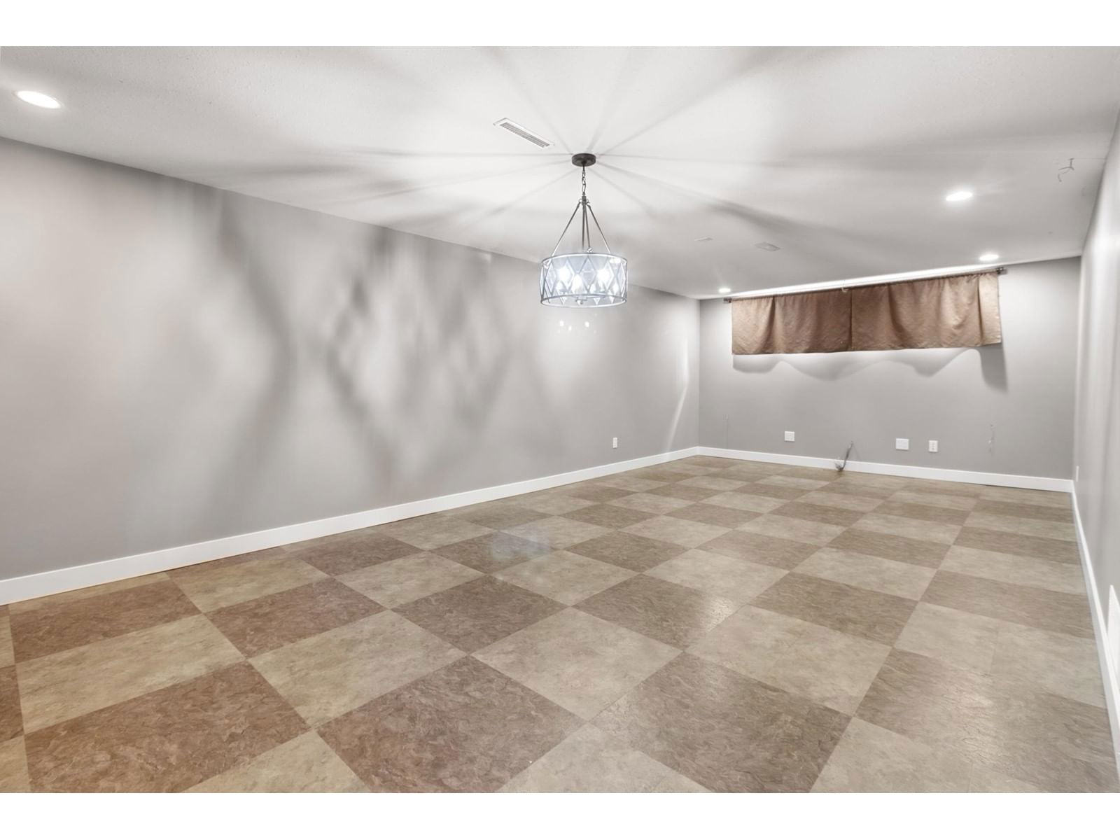 46160 LARCH AVENUE Image 22