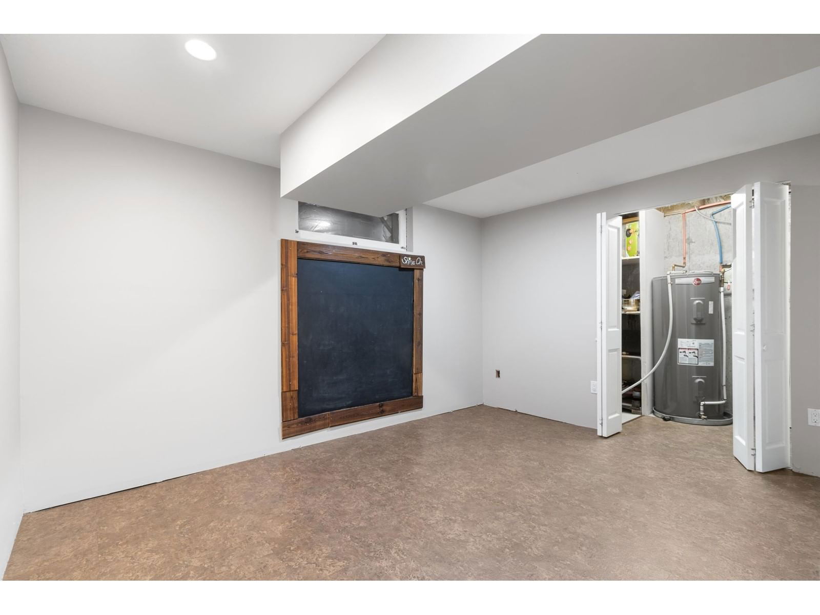 46160 LARCH AVENUE Image 24