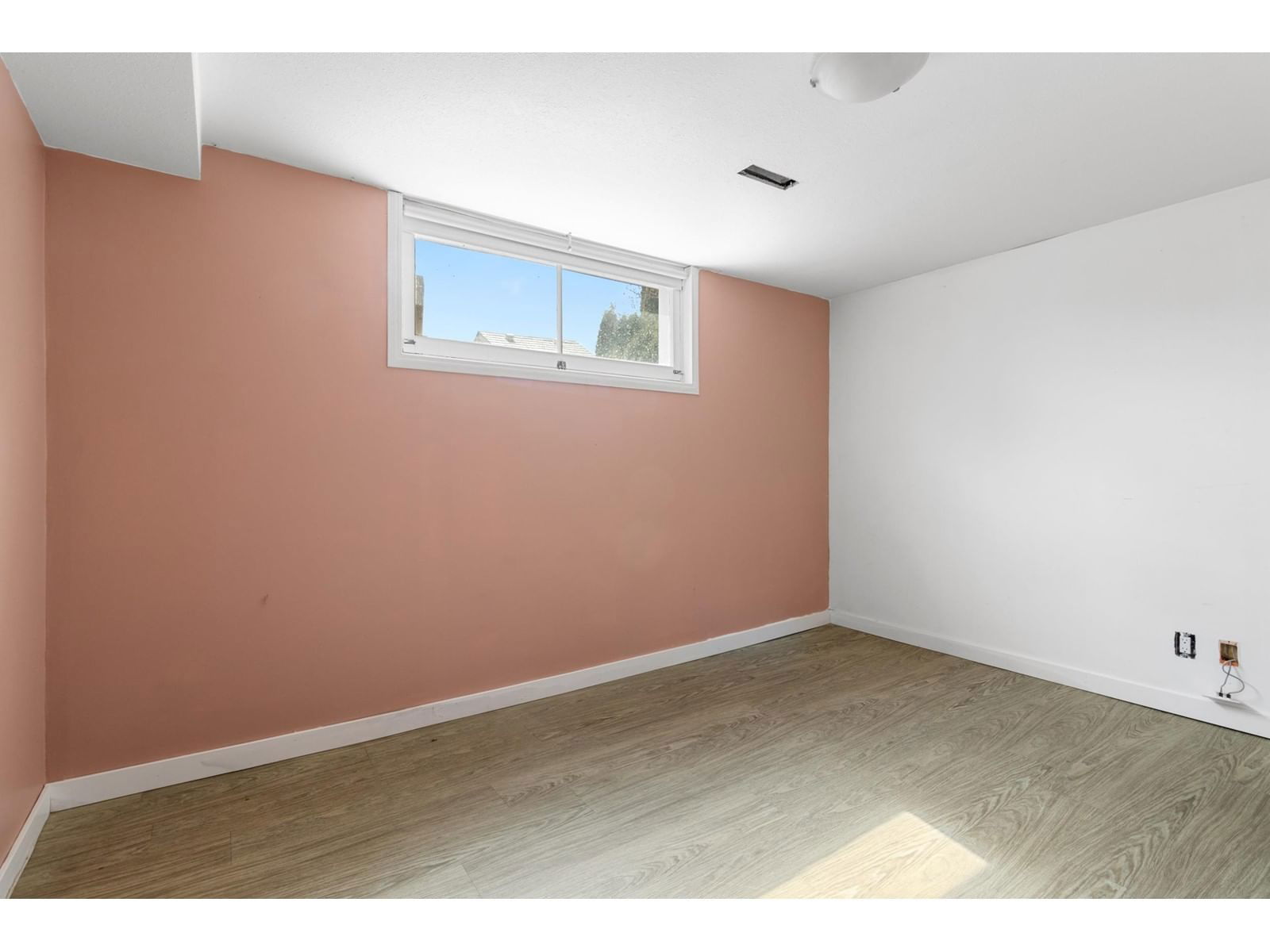 46160 LARCH AVENUE Image 25