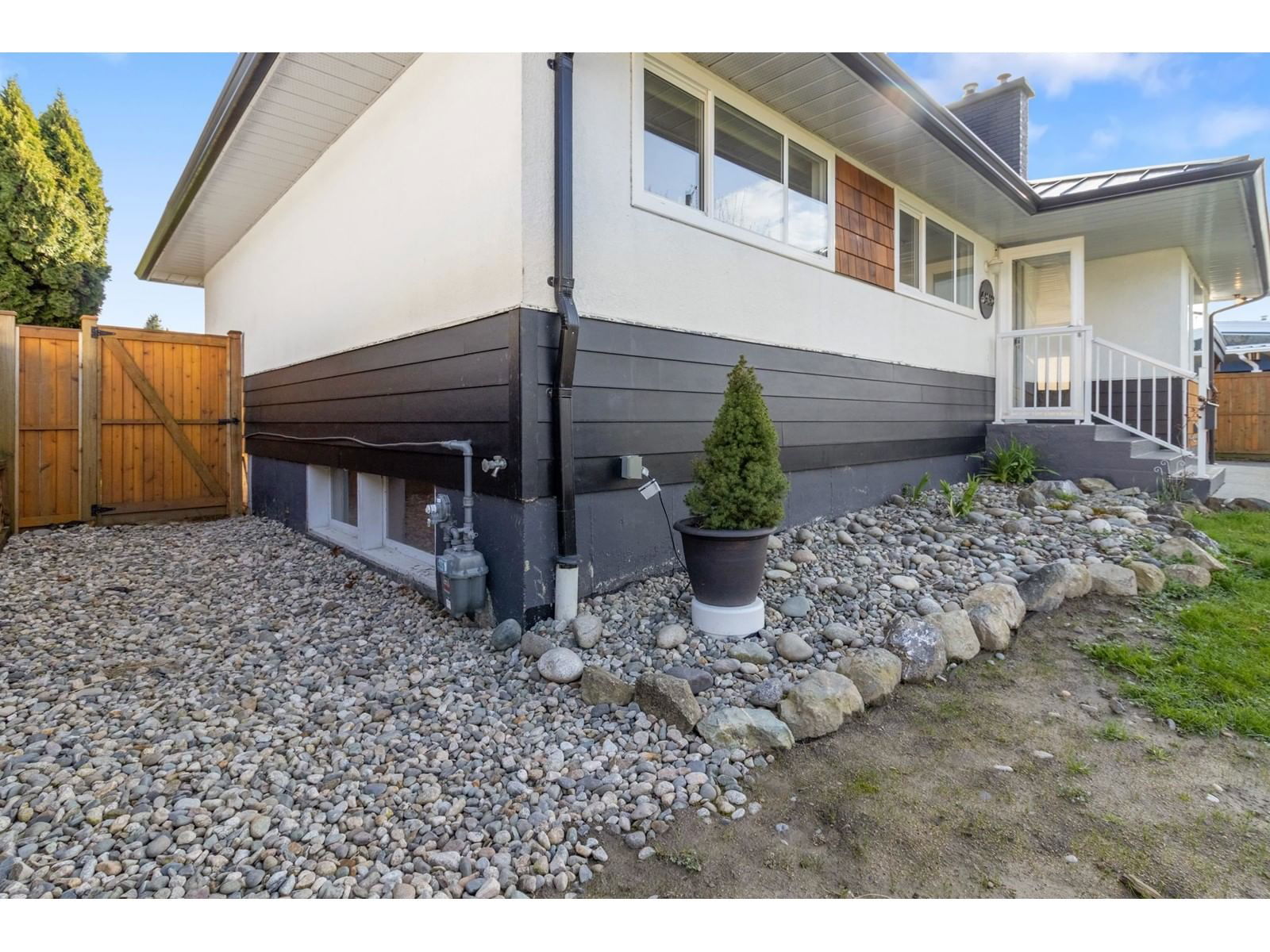 46160 LARCH AVENUE Image 38