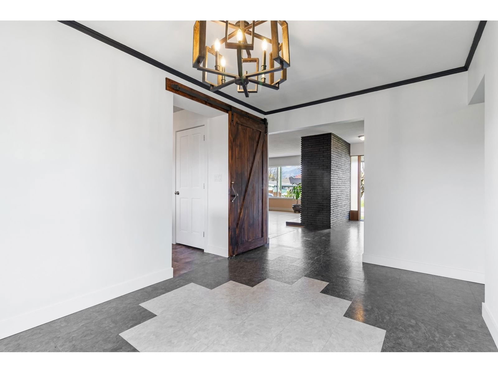 46160 LARCH AVENUE Image 7