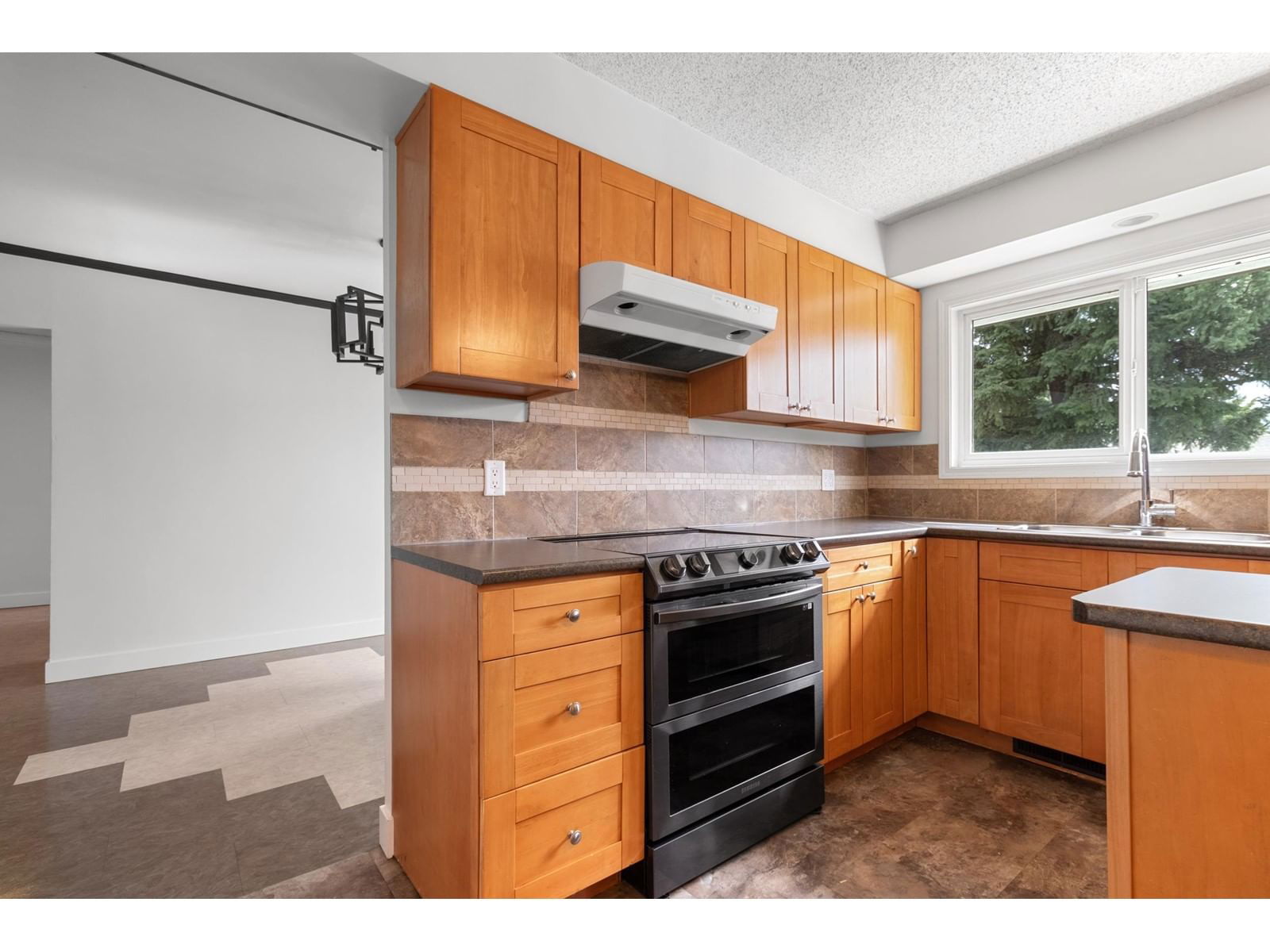 46160 LARCH AVENUE Image 8