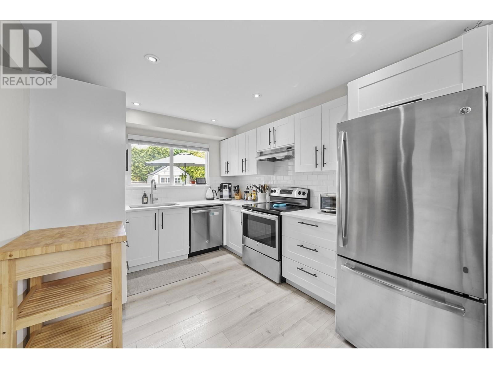 6 - 5635 LADNER TRUNK ROAD Image 12