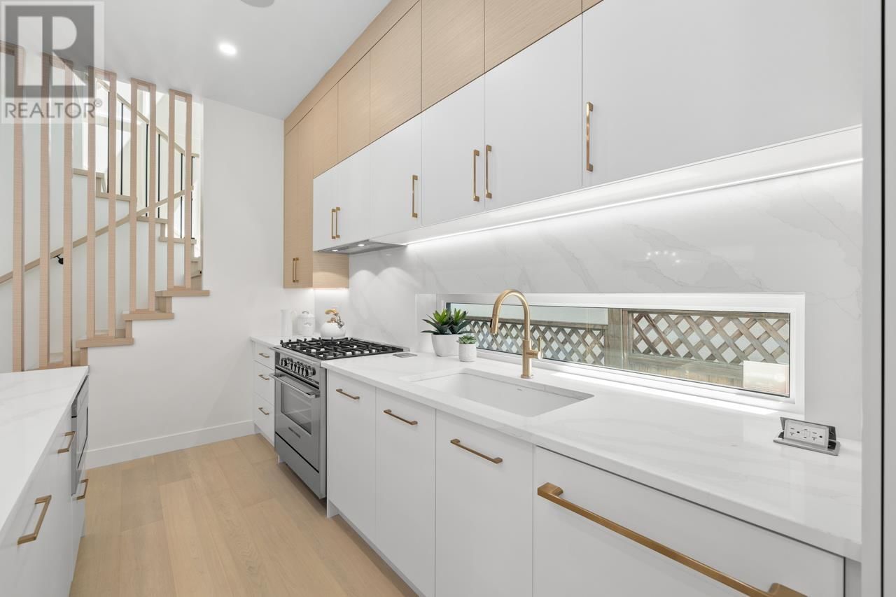 1 - 4648 ELGIN STREET Image 12