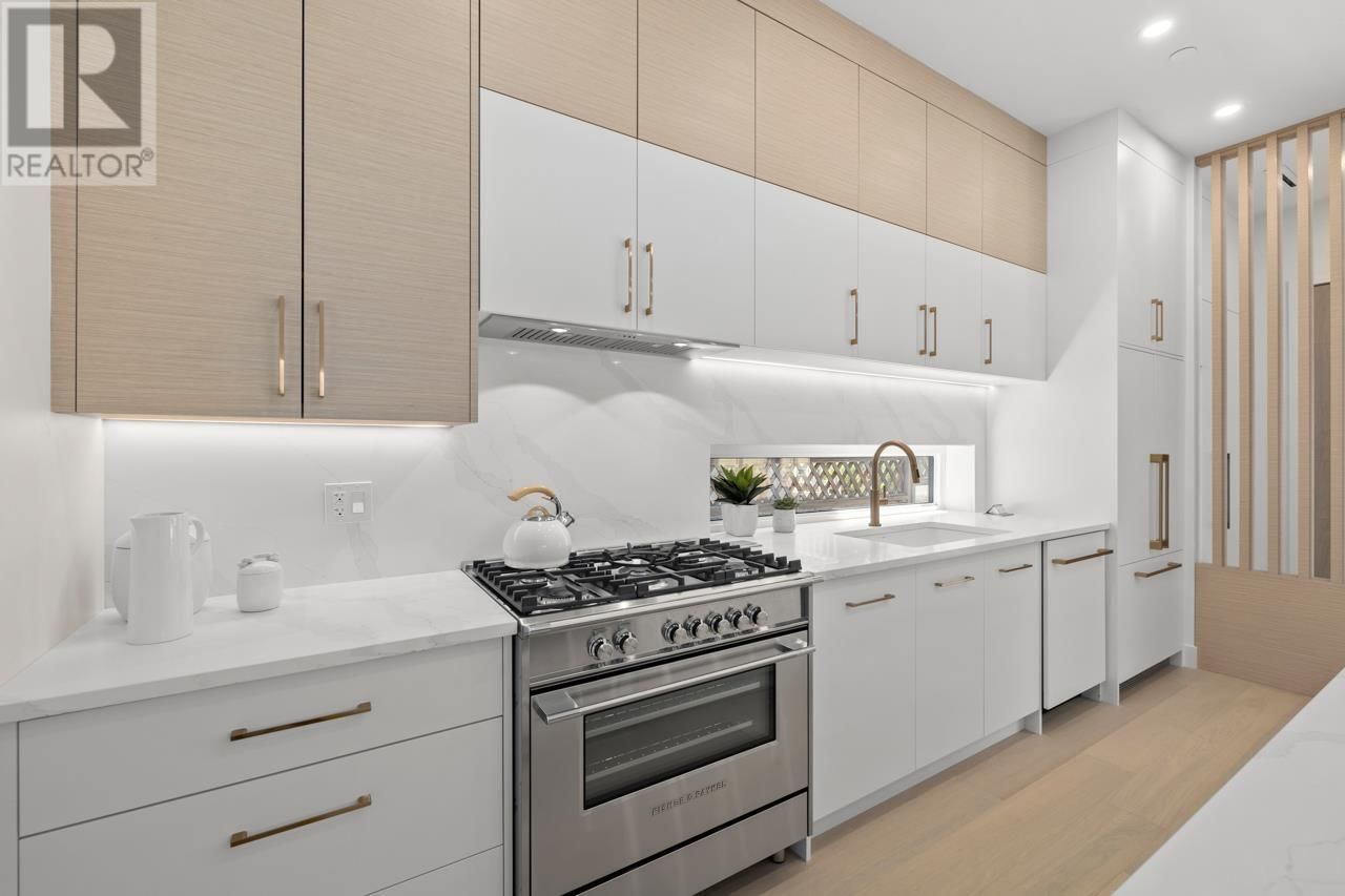 1 - 4648 ELGIN STREET Image 13