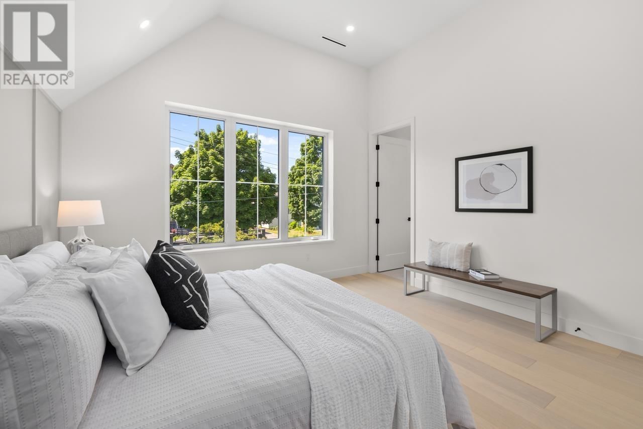 1 - 4648 ELGIN STREET Image 18