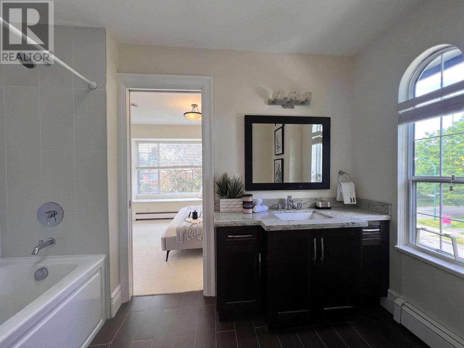 2508 34TH AVENUE Image 33