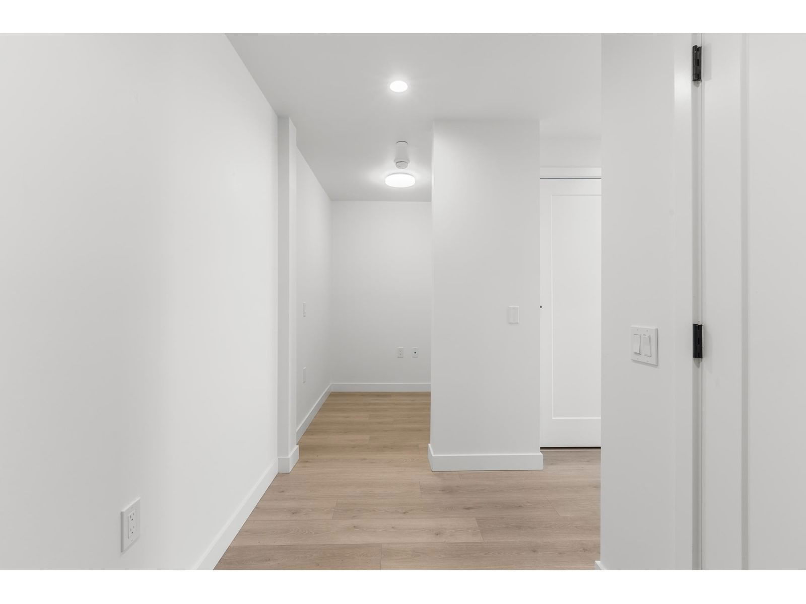 304 - 2425 166 Image 17