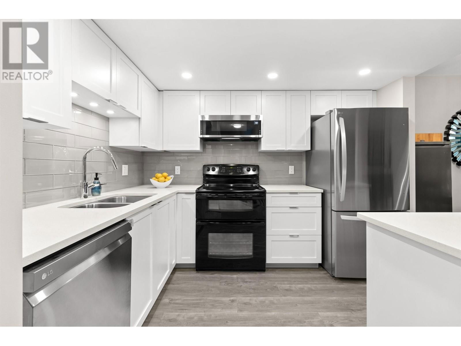 204 - 285 NEWPORT DRIVE Image 1