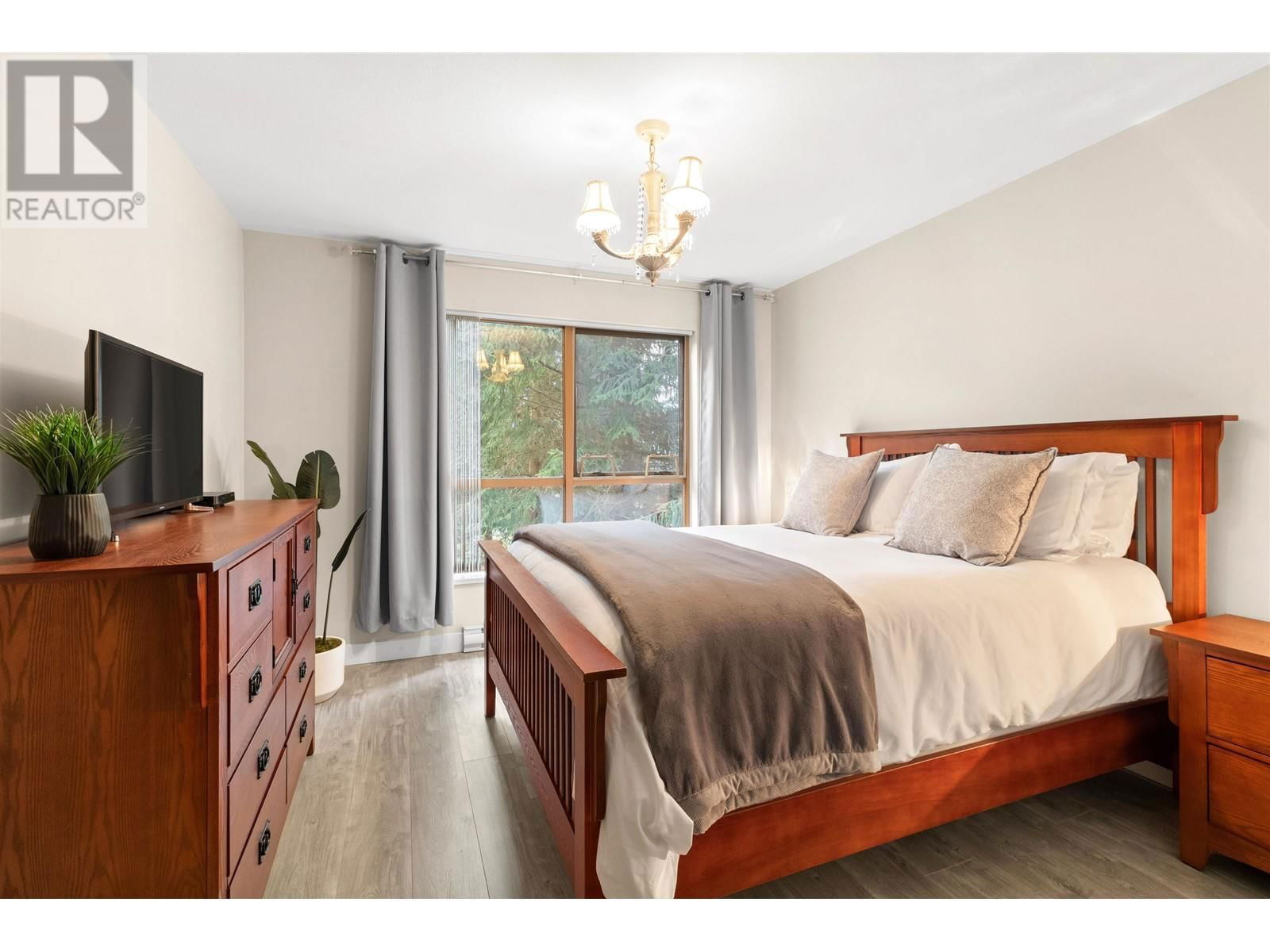 204 - 285 NEWPORT DRIVE Image 13