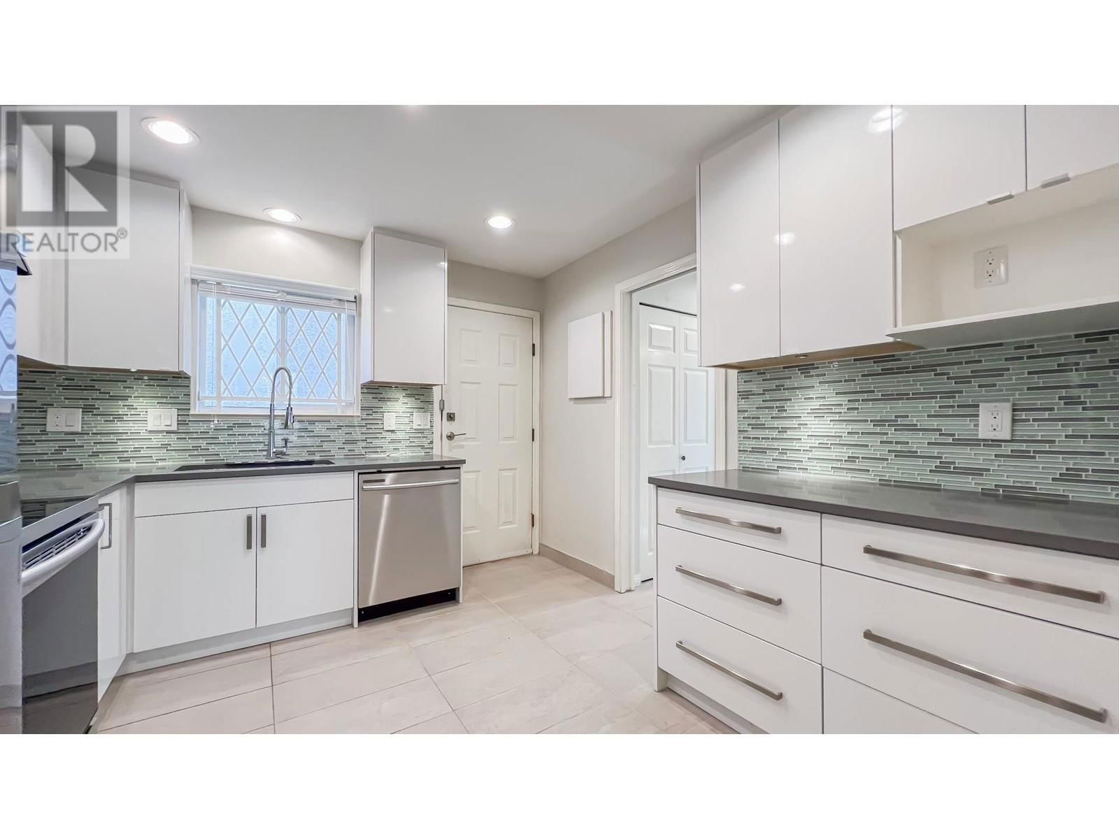6248 BEATRICE STREET Image 13