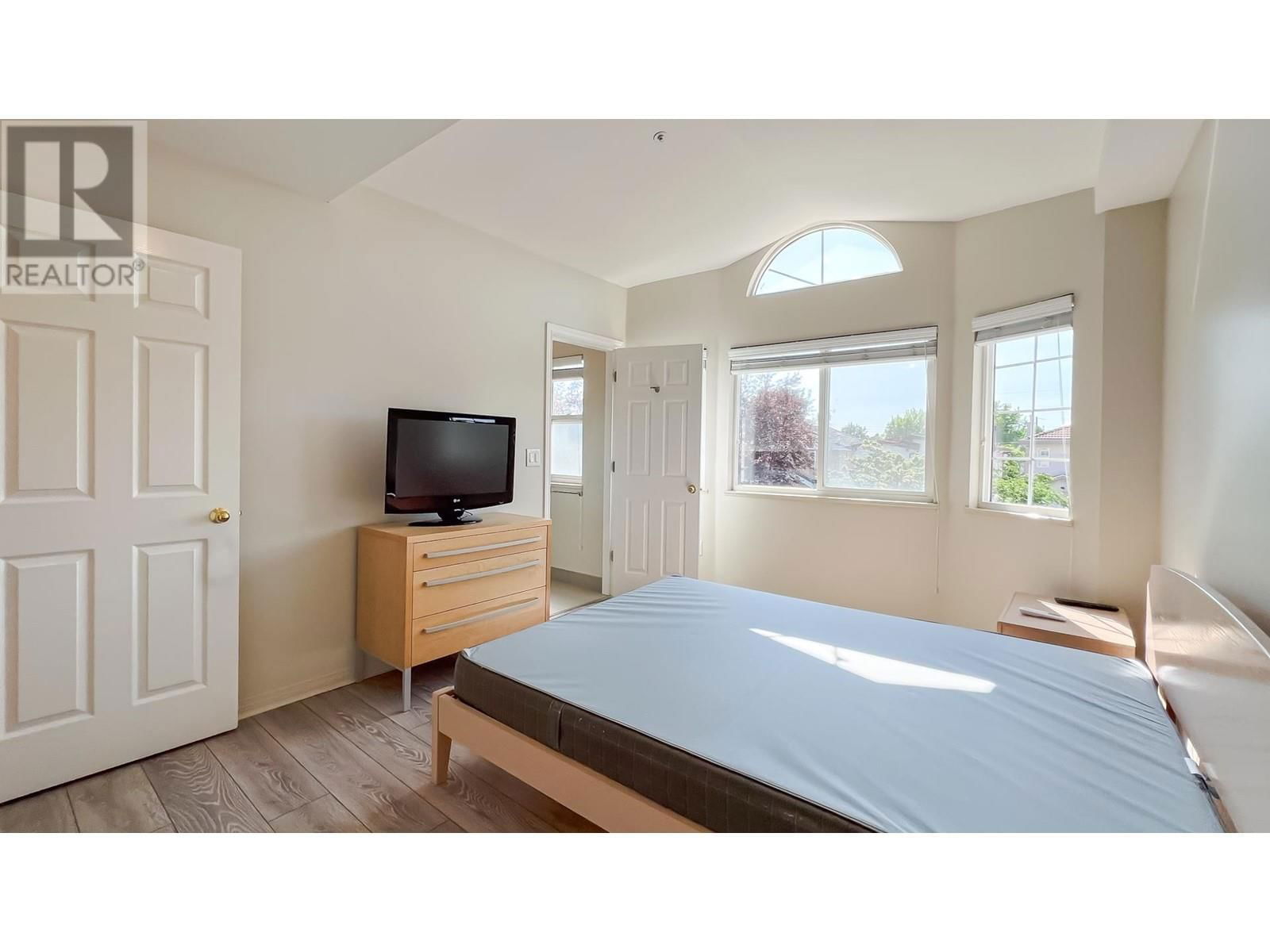 6248 BEATRICE STREET Image 15