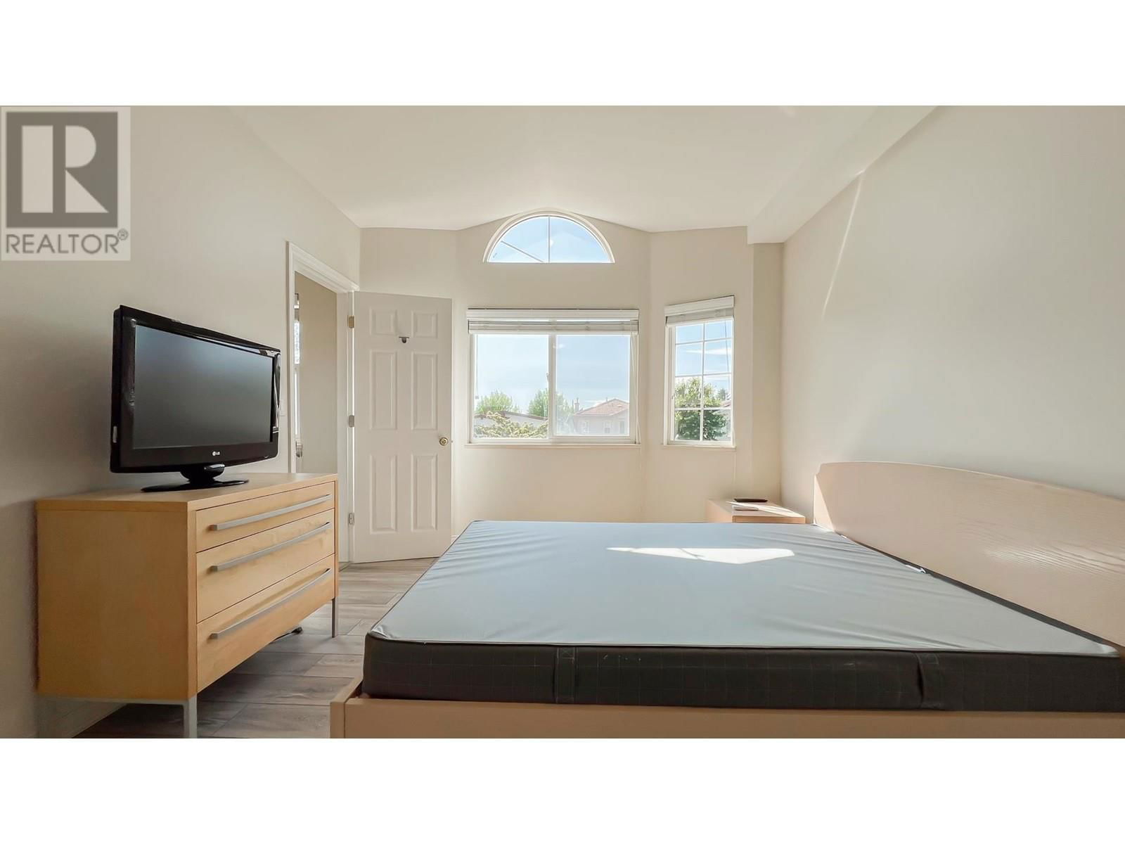 6248 BEATRICE STREET Image 16