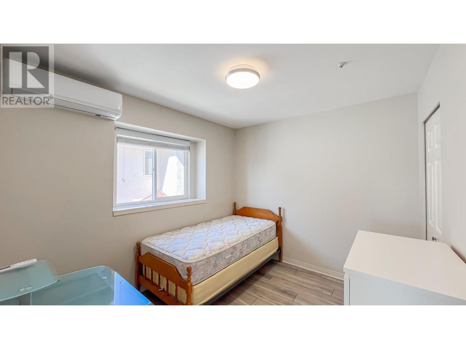 6248 BEATRICE STREET Image 19