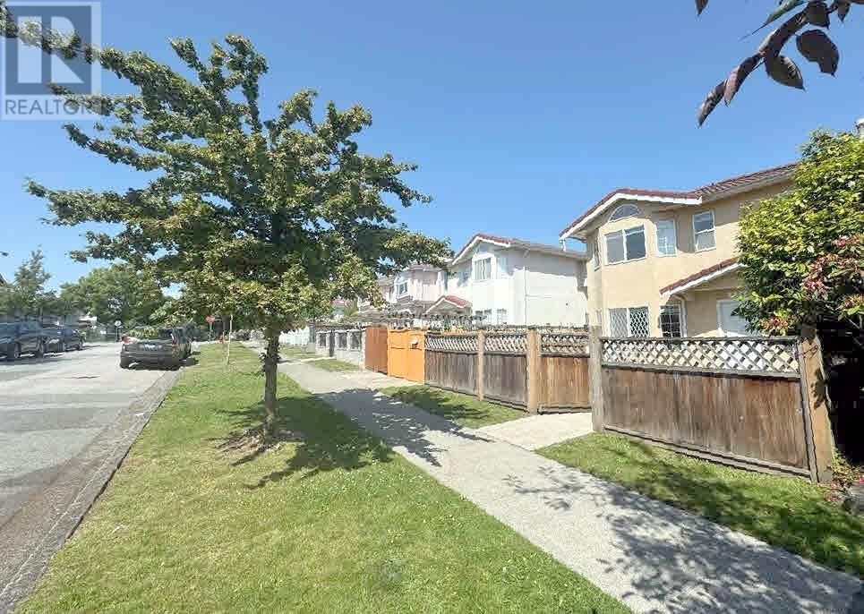 6248 BEATRICE STREET Image 28