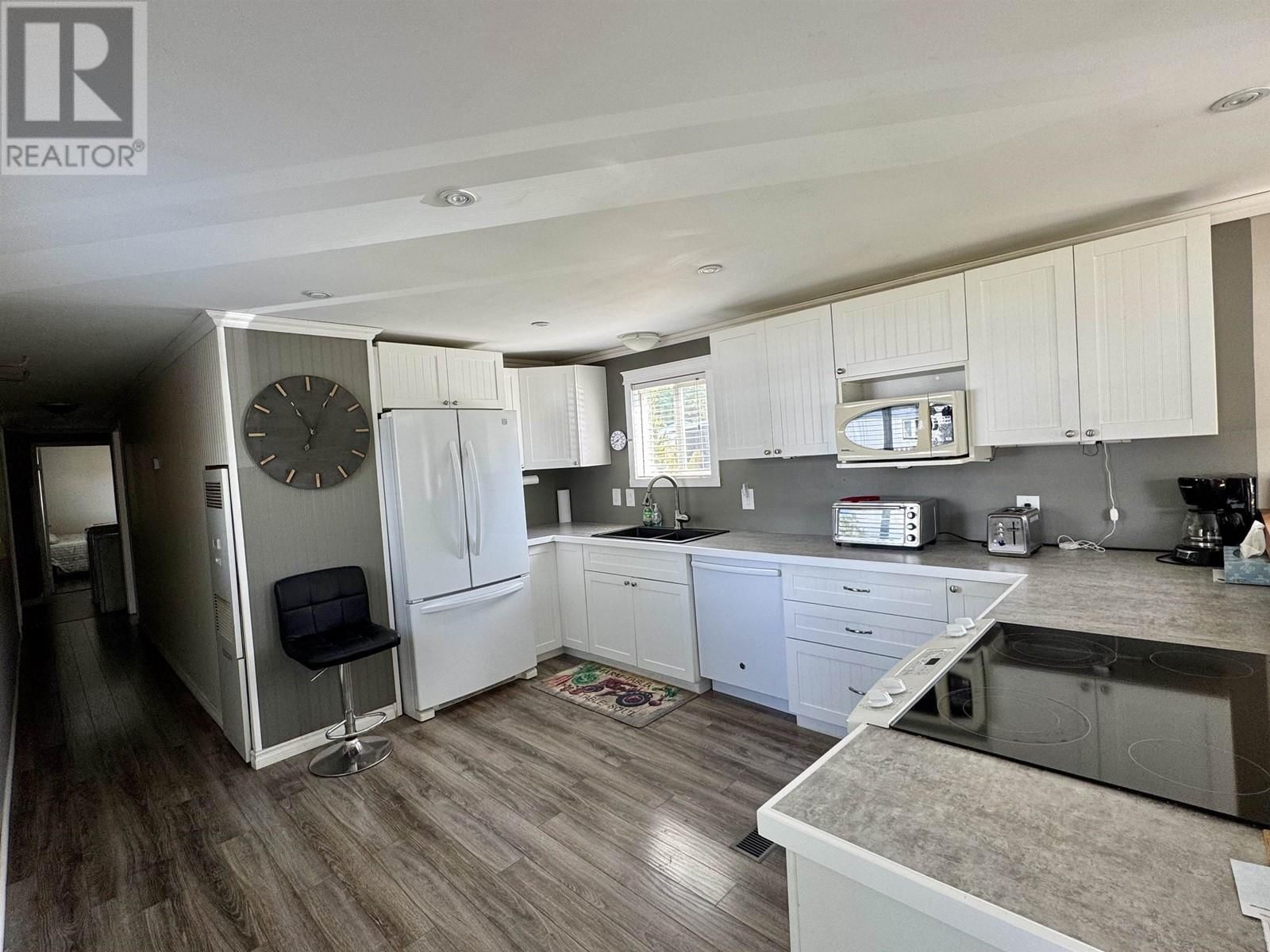 970 BEAVEN CRESCENT Image 10