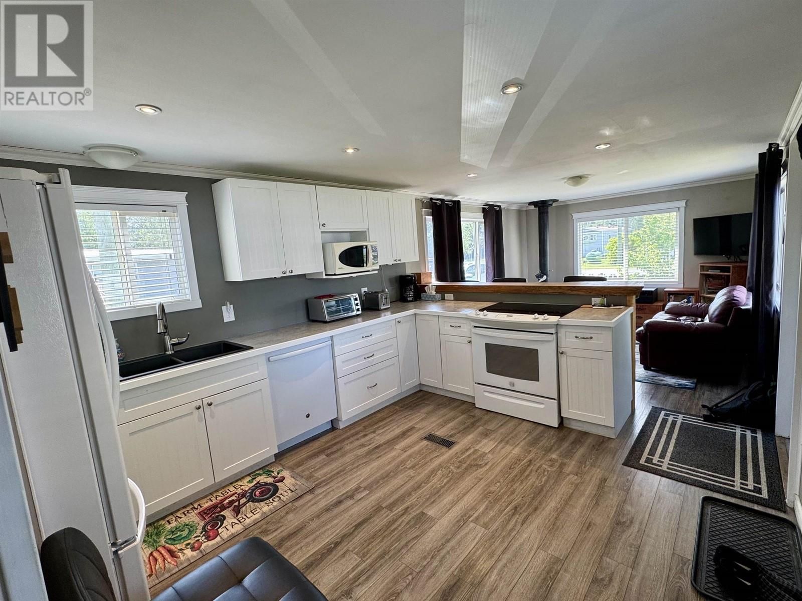 970 BEAVEN CRESCENT Image 11